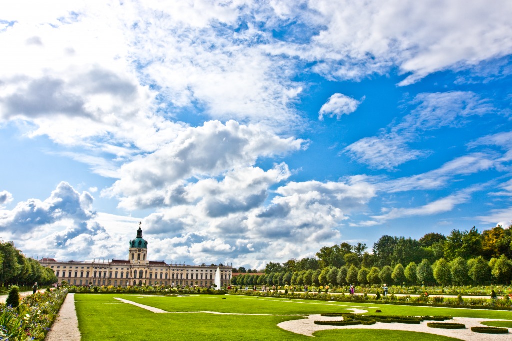 Schloss Charlottenburg, Germany jigsaw puzzle in Châteaux puzzles on TheJigsawPuzzles.com