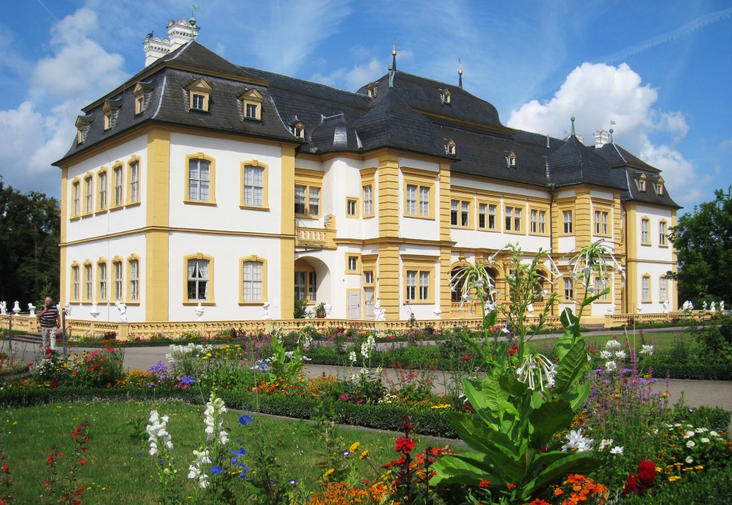 Palais Veitshöchheim, Franconia, Allemagne jigsaw puzzle in Châteaux puzzles on TheJigsawPuzzles.com