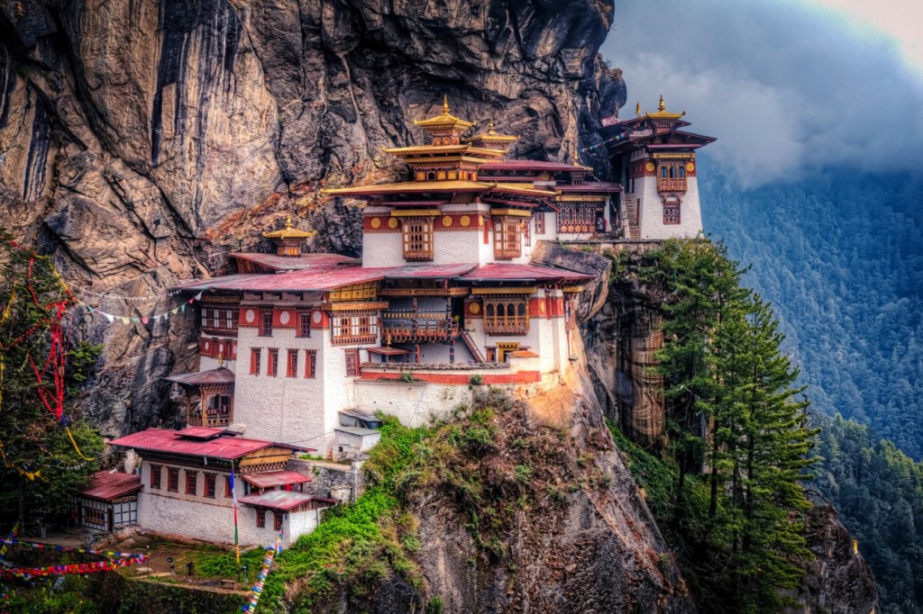 Монастырь Такцанг-лакханг, Бутан jigsaw puzzle in Красивые пейзажи puzzles on TheJigsawPuzzles.com