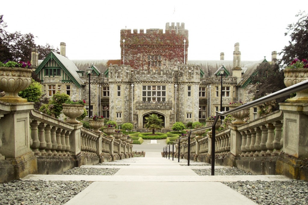 Hatley Castle, Colwood, British Columbia jigsaw puzzle in Castles puzzles on TheJigsawPuzzles.com