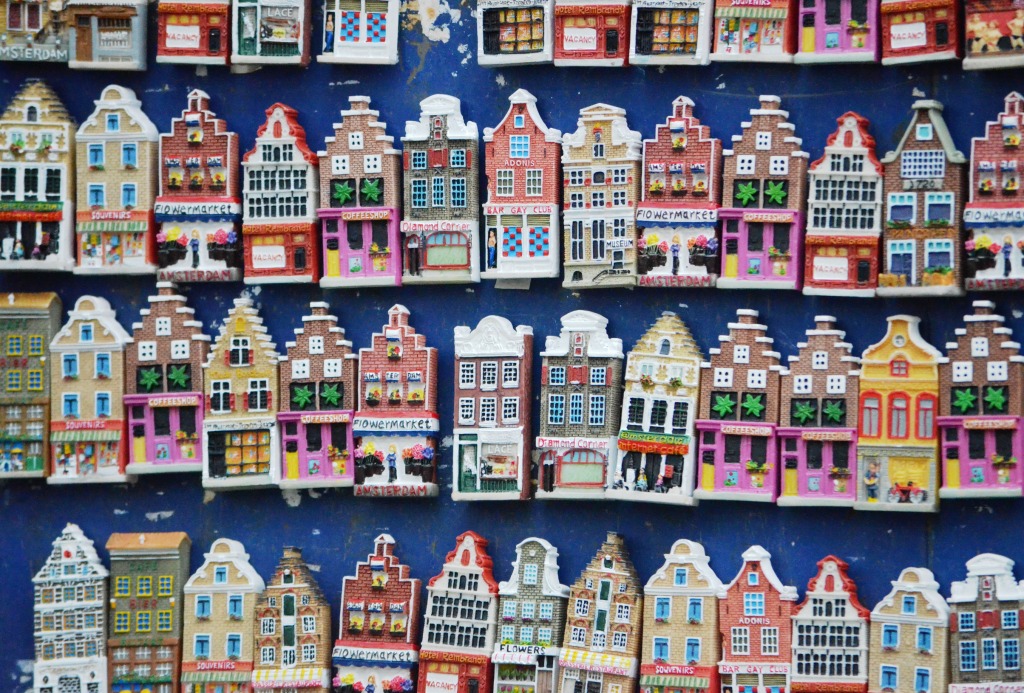 Souvenir Magnete in Amsterdam jigsaw puzzle in Makro puzzles on TheJigsawPuzzles.com