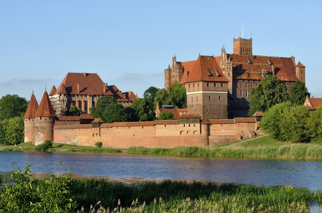 Panorama of Malbork Castle, Poland jigsaw puzzle in Castles puzzles on TheJigsawPuzzles.com