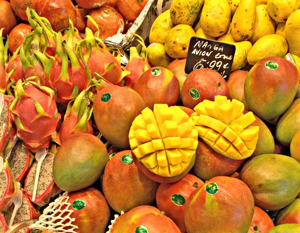 Saftige Mangos, Früchtemarkt, Barcelona jigsaw puzzle in Obst & Gemüse puzzles on TheJigsawPuzzles.com