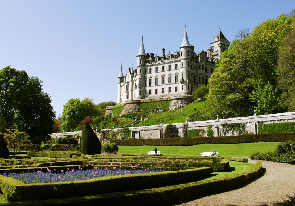 Dunrobin Castle in Scotland jigsaw puzzle in Castles puzzles on TheJigsawPuzzles.com