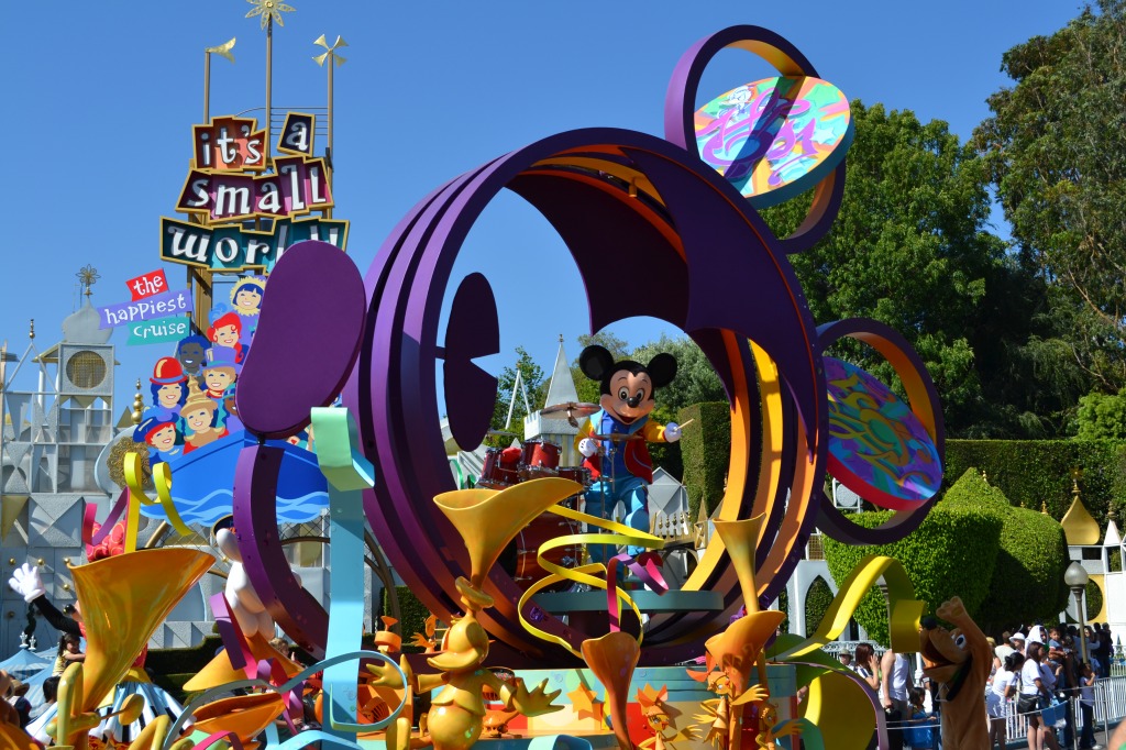 Disney's Soundsational Parade jigsaw puzzle in Puzzle of the Day puzzles on TheJigsawPuzzles.com