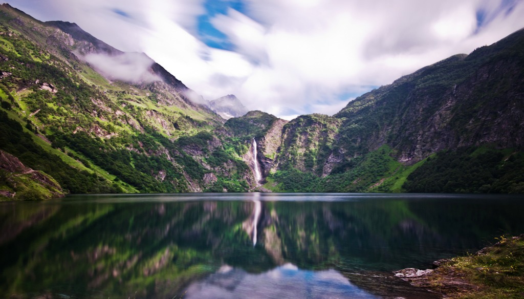 Le Lac d'Oô, Pyrenees, France jigsaw puzzle in Waterfalls puzzles on TheJigsawPuzzles.com