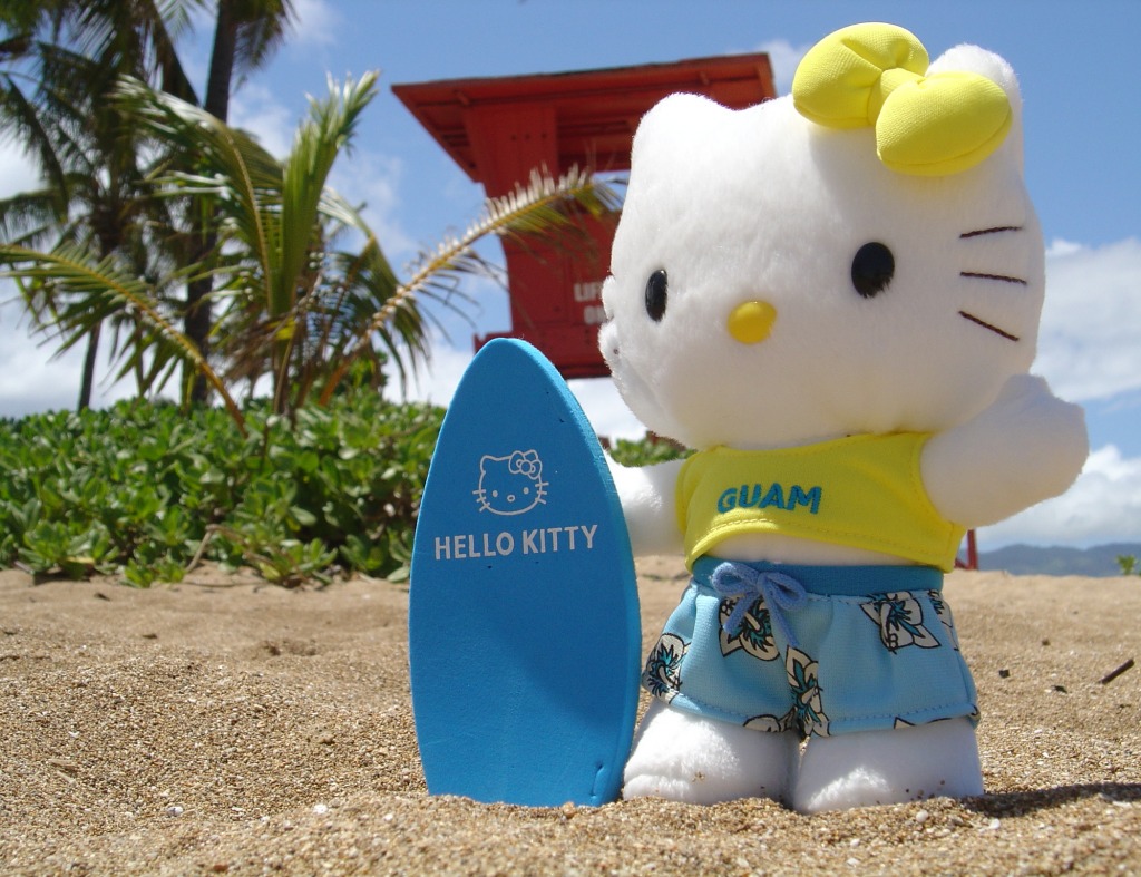 Hello Kitty Surfs the North Shore jigsaw puzzle in Macro puzzles on TheJigsawPuzzles.com