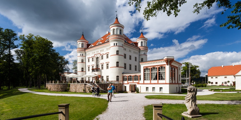 Palácio em Wojanów, Polônia jigsaw puzzle in Castelos puzzles on TheJigsawPuzzles.com