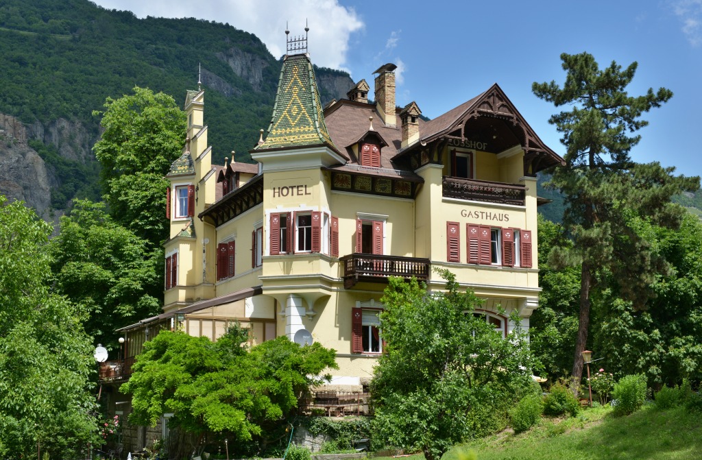 Villa Clara Castle Hotel in South Tyrol jigsaw puzzle in Castles puzzles on TheJigsawPuzzles.com