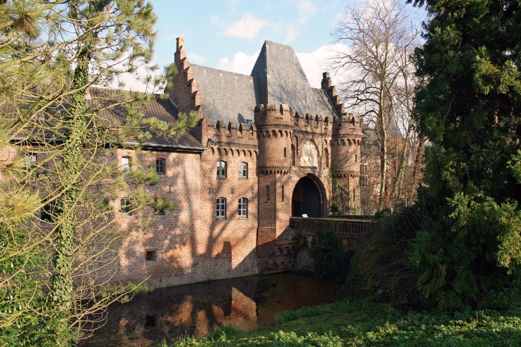 Castle Paffendorf, Germany jigsaw puzzle in Castles puzzles on TheJigsawPuzzles.com