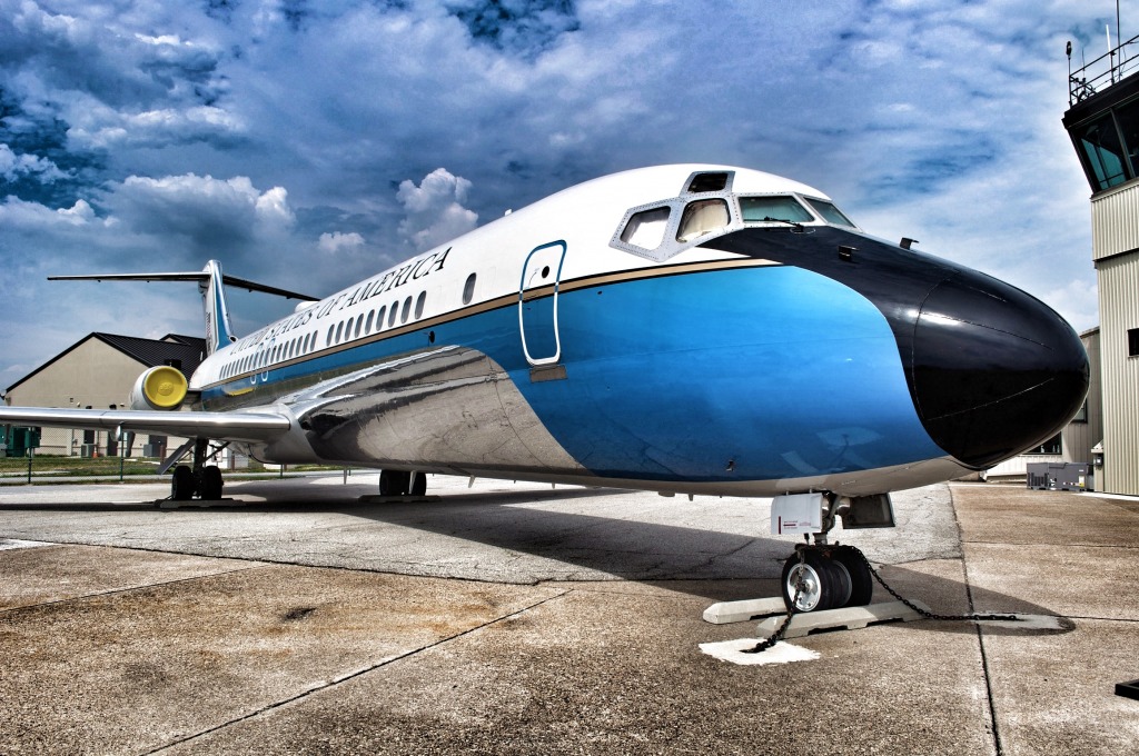 VC-9C Air Force 2 jigsaw puzzle in Luftfahrt puzzles on TheJigsawPuzzles.com