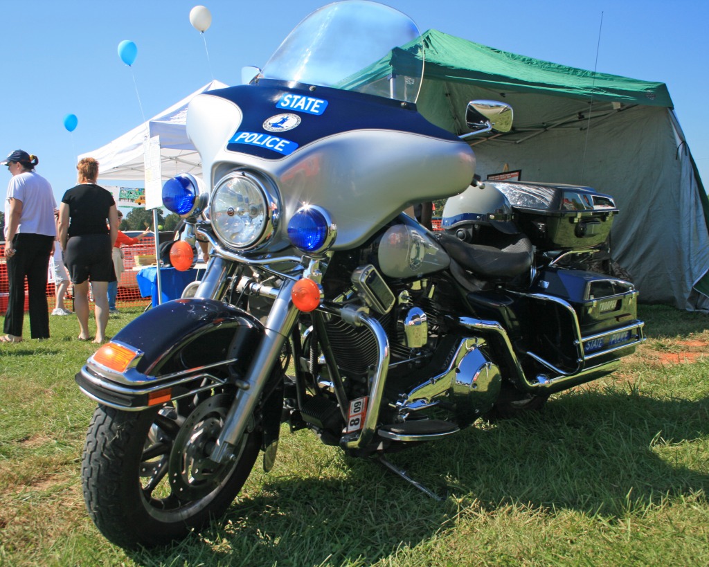 State Trooper Harley-Davidson jigsaw puzzle in Cars & Bikes puzzles on TheJigsawPuzzles.com