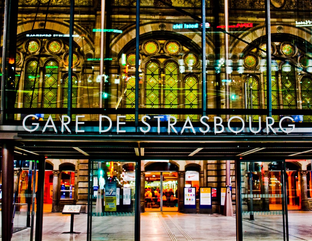 Gare de Estrasburgo jigsaw puzzle in Paisagens de Rua puzzles on TheJigsawPuzzles.com