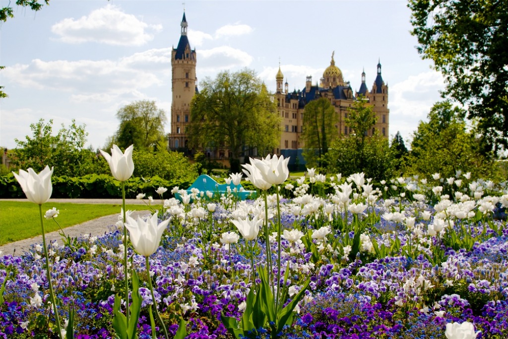 Les jardins du château de Schwerin jigsaw puzzle in Fleurs puzzles on TheJigsawPuzzles.com