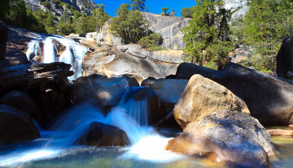 Mist Falls, Kings Canyon National Park jigsaw puzzle in Waterfalls puzzles on TheJigsawPuzzles.com
