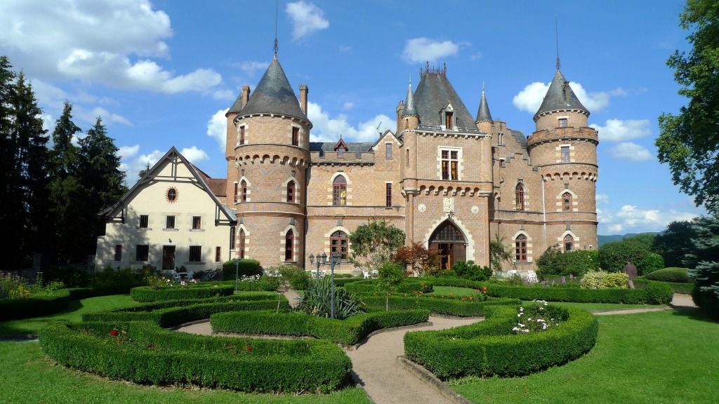 Замок Château de Maulmont, Франция jigsaw puzzle in Замки puzzles on TheJigsawPuzzles.com