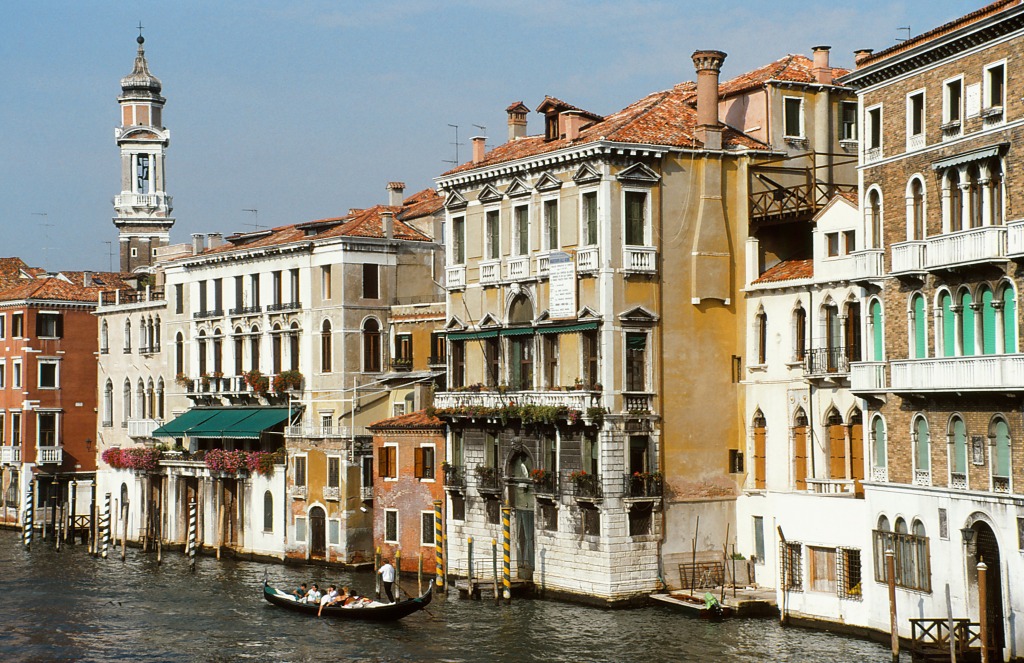 Palazzos along the Grand Canal jigsaw puzzle in Street View puzzles on TheJigsawPuzzles.com