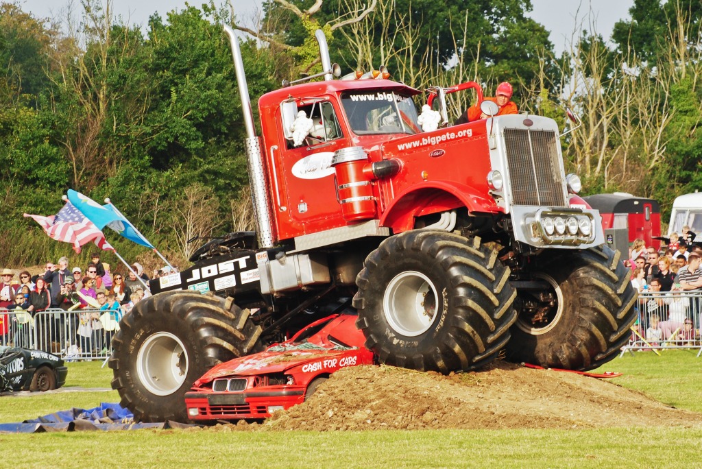 Monster Trucks Live jigsaw puzzle in Cars & Bikes puzzles on TheJigsawPuzzles.com