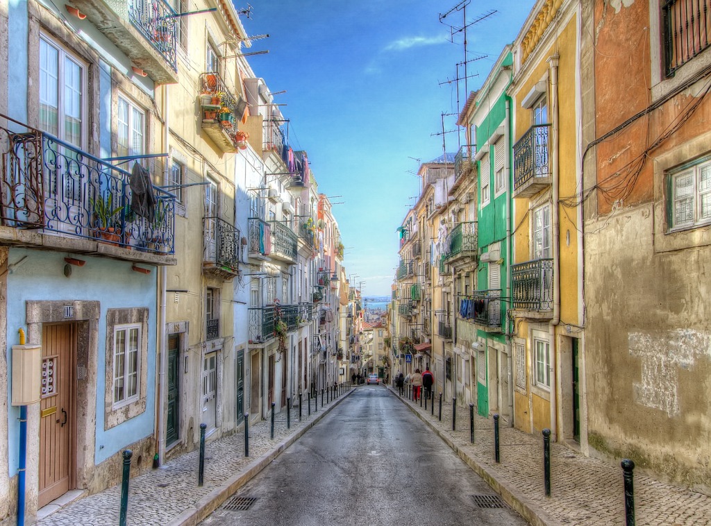 Lisbon Street, Portugal jigsaw puzzle in Street View puzzles on TheJigsawPuzzles.com