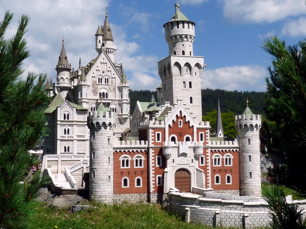 Castelo Miniatura de Neuschwanstein jigsaw puzzle in Castelos puzzles on TheJigsawPuzzles.com