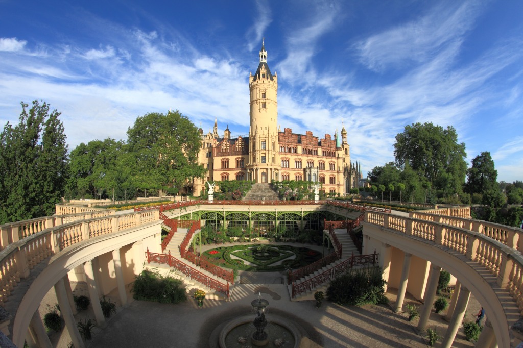 Schloss Schwerin, Germany jigsaw puzzle in Castles puzzles on TheJigsawPuzzles.com