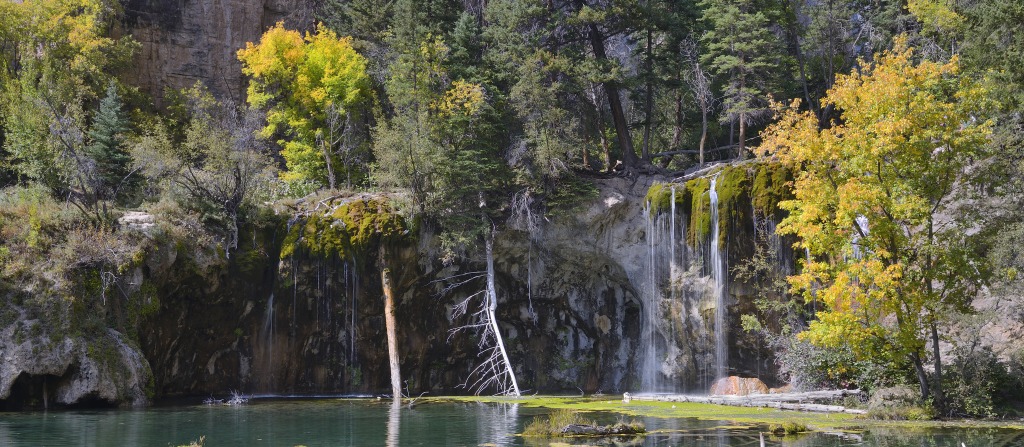 Der See Hanging Lake, Glenwood Canyon, Colorado jigsaw puzzle in Wasserfälle puzzles on TheJigsawPuzzles.com