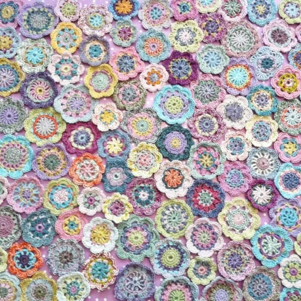 Decke mit Blüten jigsaw puzzle in Handgemacht puzzles on TheJigsawPuzzles.com