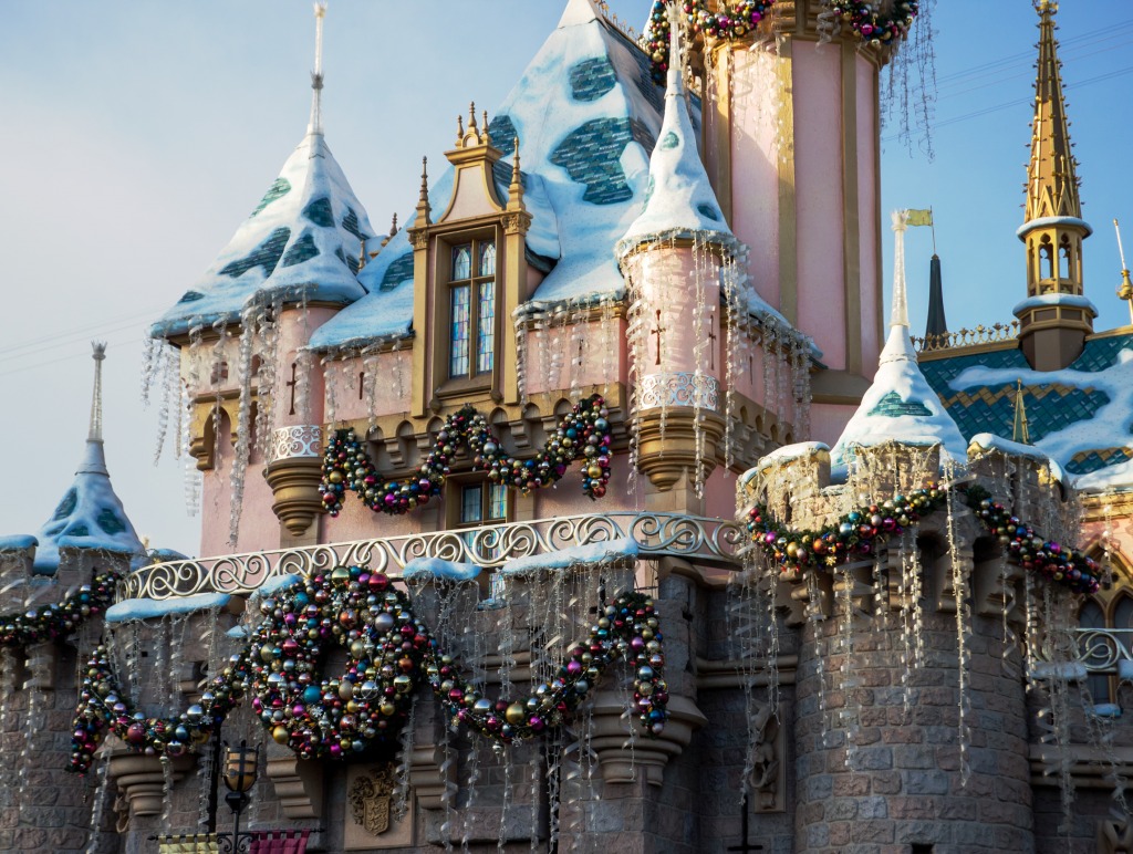 Christmas for Sleeping Beauty Castle jigsaw puzzle in Christmas & New Year puzzles on TheJigsawPuzzles.com