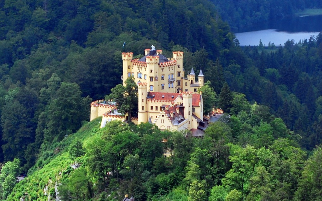 Castelo de Hohenschwangau, Baviera jigsaw puzzle in Castelos puzzles on TheJigsawPuzzles.com