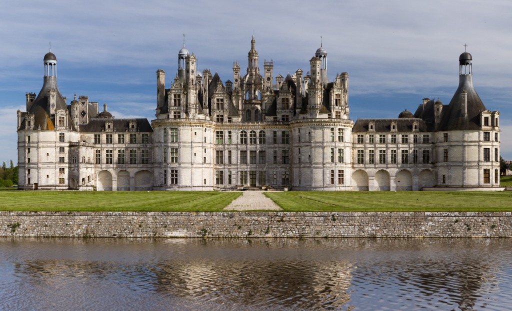 Chambord Castle, France jigsaw puzzle in Castles puzzles on TheJigsawPuzzles.com