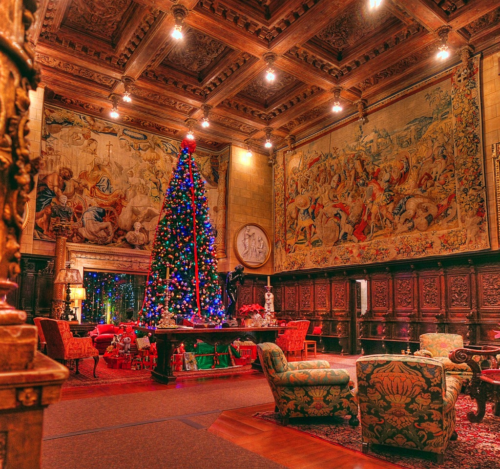 Weihnachten im Hearst Castle jigsaw puzzle in Weihnachten & Neujahr puzzles on TheJigsawPuzzles.com