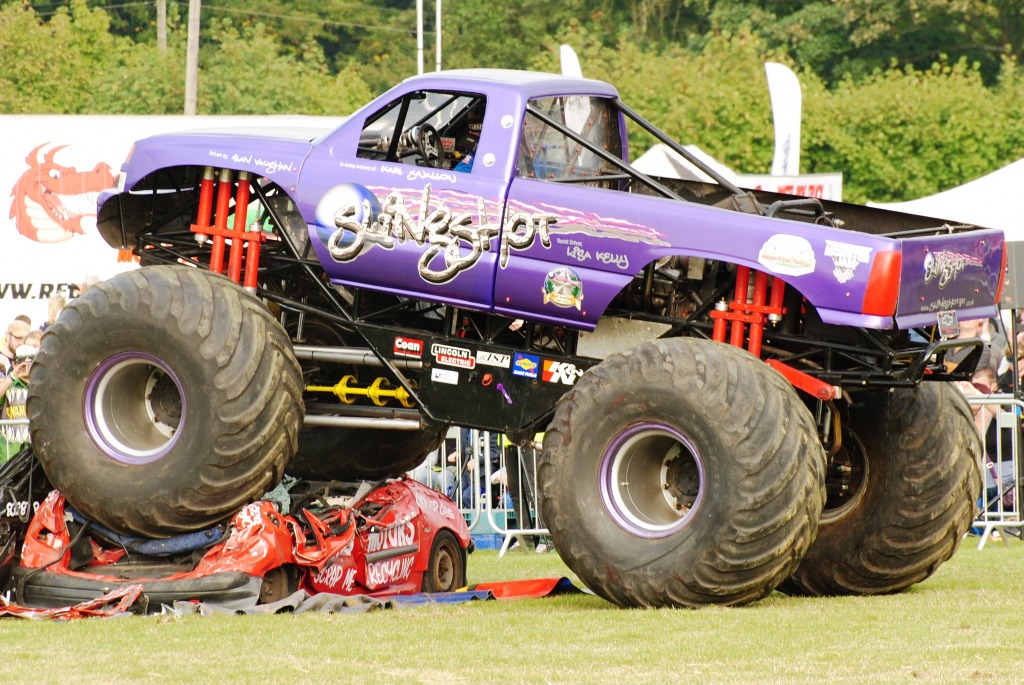 Monster Trucks Live jigsaw puzzle in Cars & Bikes puzzles on TheJigsawPuzzles.com