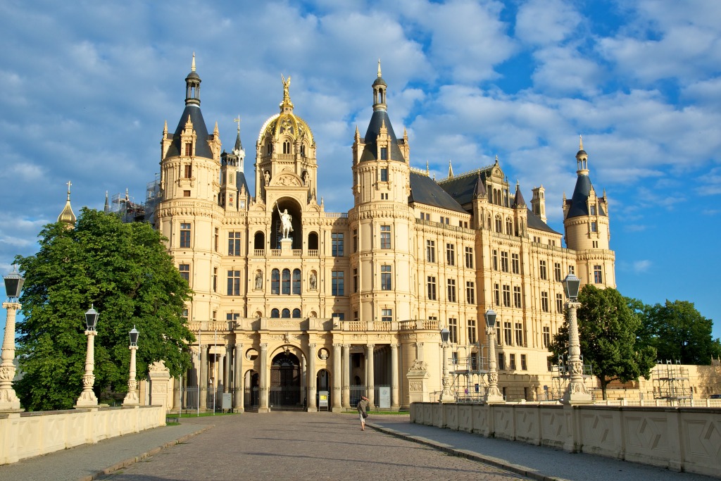 Castle Schwerin, Germany jigsaw puzzle in Castles puzzles on TheJigsawPuzzles.com