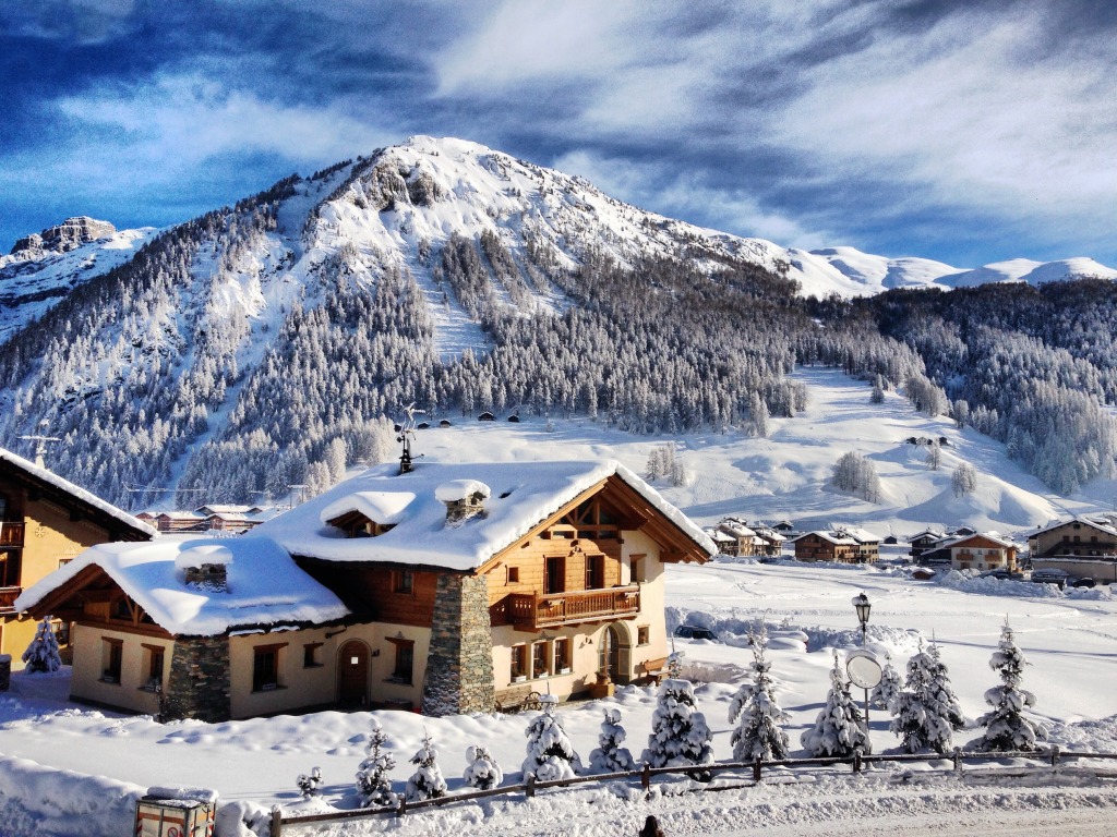 Livigno, Italian Alps jigsaw puzzle in Puzzle of the Day puzzles on TheJigsawPuzzles.com