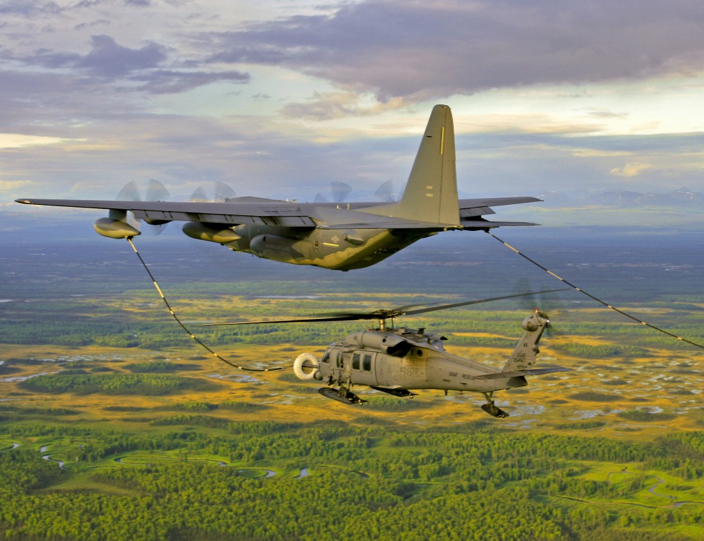 Alaska Nationalgarde der Vereinigten Staaten HC-130 and HH-60 jigsaw puzzle in Luftfahrt puzzles on TheJigsawPuzzles.com