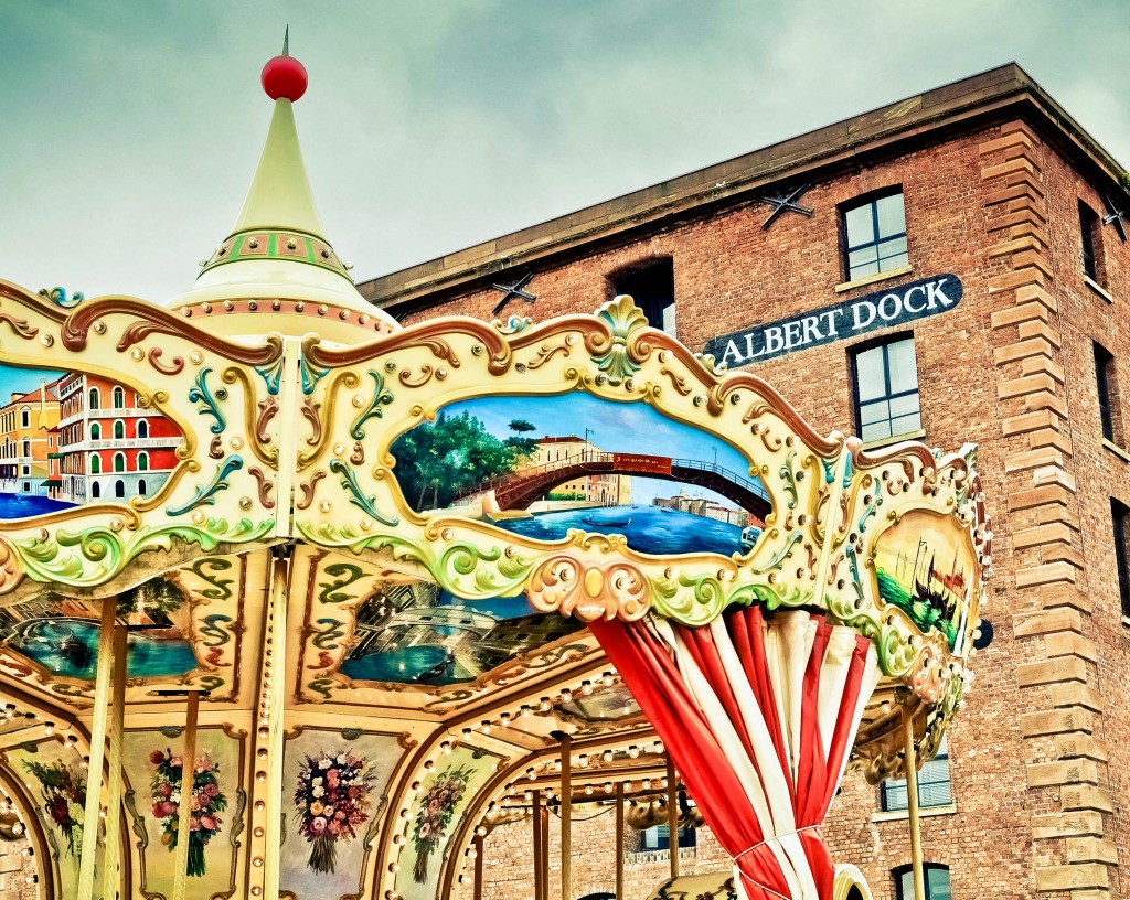 Carrousel, Albert Dock, Liverpool jigsaw puzzle in Paysages urbains puzzles on TheJigsawPuzzles.com