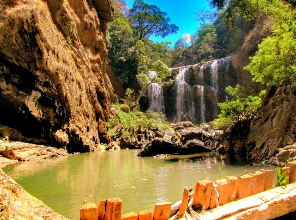 Satoddi-Wasserfälle, Indien jigsaw puzzle in Wasserfälle puzzles on TheJigsawPuzzles.com