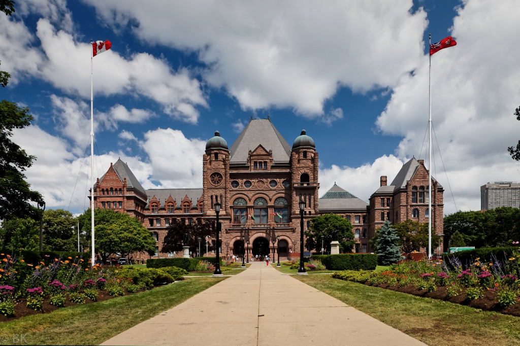 Parlamentsgebäude von Ontario jigsaw puzzle in Straßenansicht puzzles on TheJigsawPuzzles.com