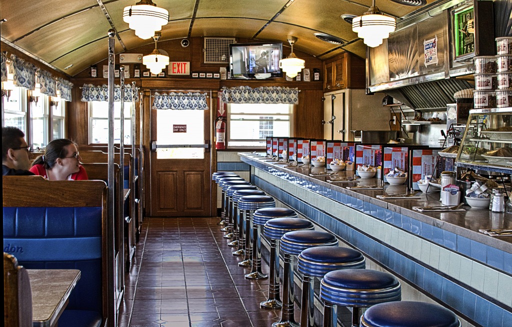 Miss Mendon Diner jigsaw puzzle in Food & Bakery puzzles on TheJigsawPuzzles.com