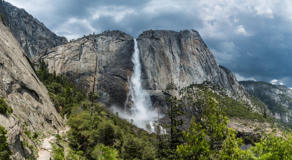 Yosemite Falls vom Wanderweg, Yosemite-Nationalpark jigsaw puzzle in Wasserfälle puzzles on TheJigsawPuzzles.com