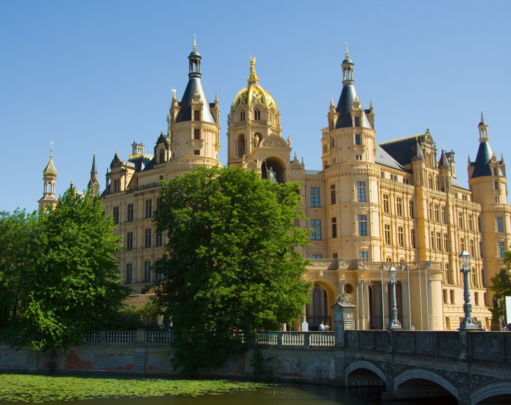 Schwerin Castle, Germany jigsaw puzzle in Castles puzzles on TheJigsawPuzzles.com