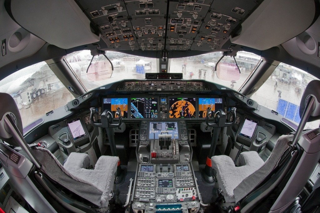 Cockpit do Boeing 787-8 jigsaw puzzle in Aviação puzzles on TheJigsawPuzzles.com