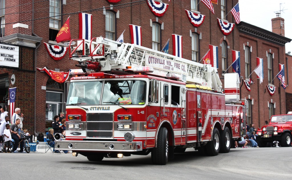 PA Firemen's Parade jigsaw puzzle in Cars & Bikes puzzles on TheJigsawPuzzles.com