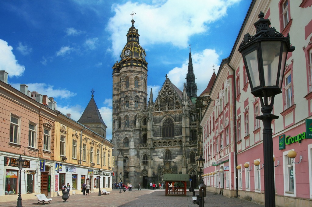 La cathédrale Sainte-Elizabeth, Košice, Slovaquie jigsaw puzzle in Paysages urbains puzzles on TheJigsawPuzzles.com