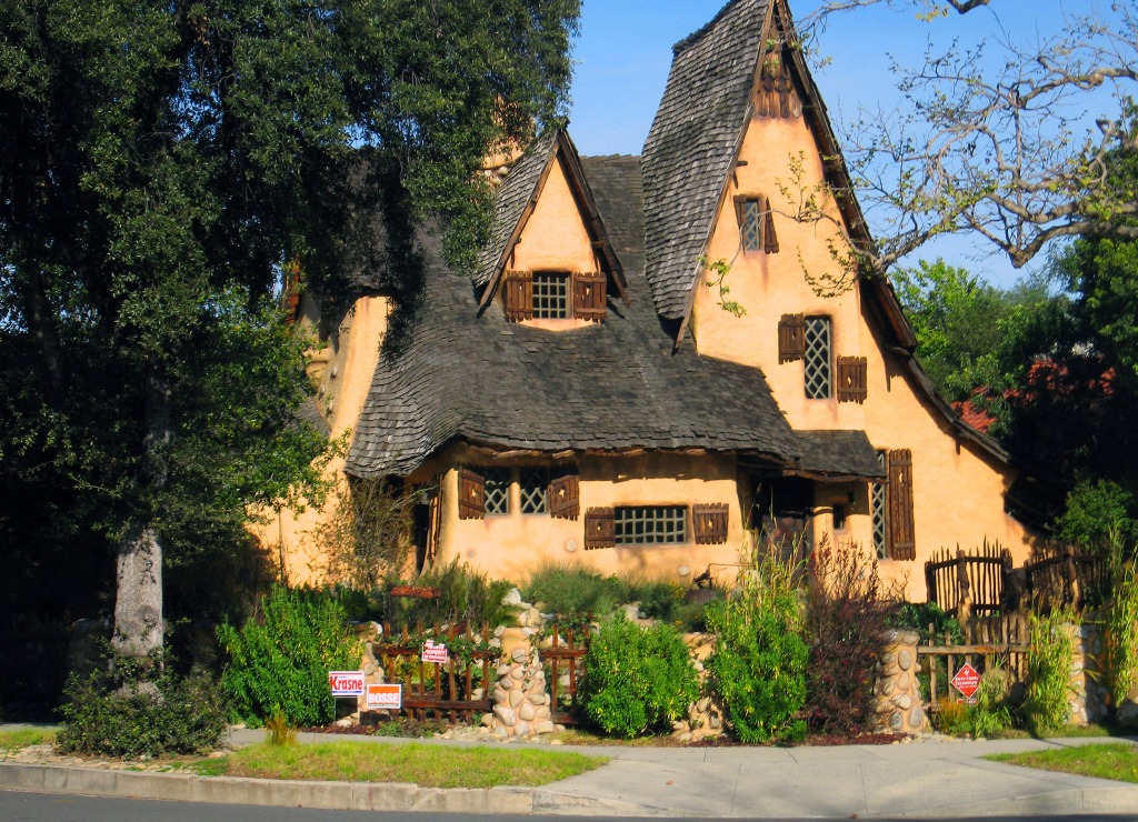The Witch House in Beverly Hills jigsaw puzzle in Street View puzzles on TheJigsawPuzzles.com
