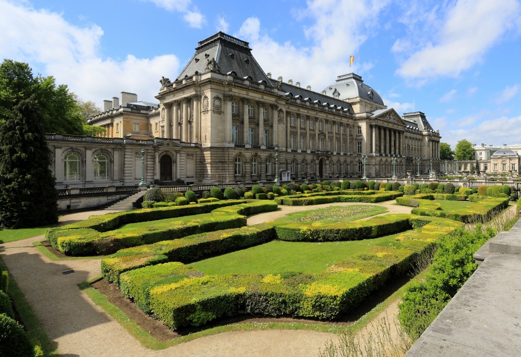 O Palácio Real de Bruxelas jigsaw puzzle in Castelos puzzles on TheJigsawPuzzles.com