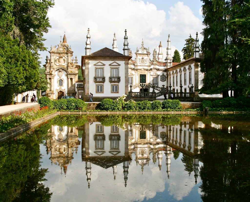 Casa de Mateus, Vila Real, Portugal jigsaw puzzle in Castles puzzles on TheJigsawPuzzles.com