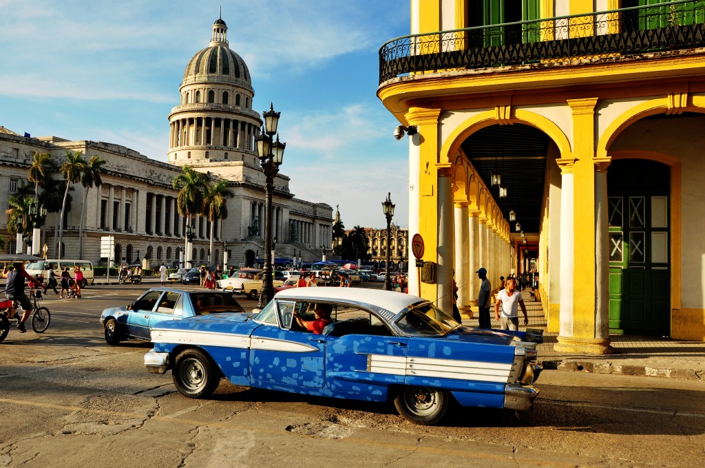 Ретромобиль в Гаване, Куба jigsaw puzzle in Автомобили и Мотоциклы puzzles on TheJigsawPuzzles.com