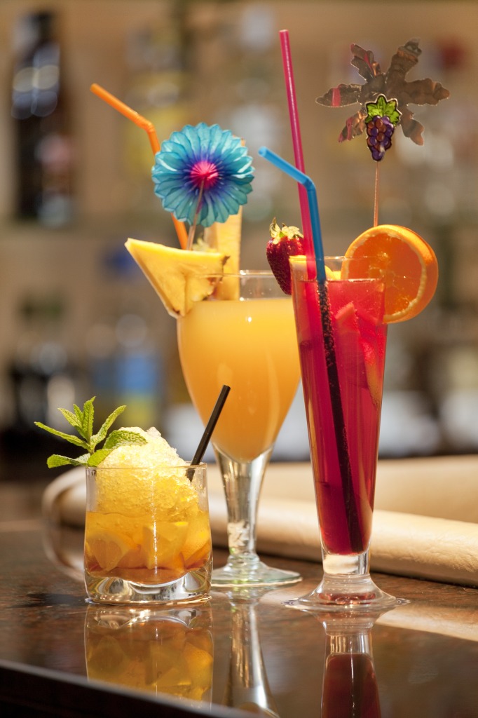 Cocktails, Hotel Mac Paradiso jigsaw puzzle in Food & Bakery puzzles on TheJigsawPuzzles.com