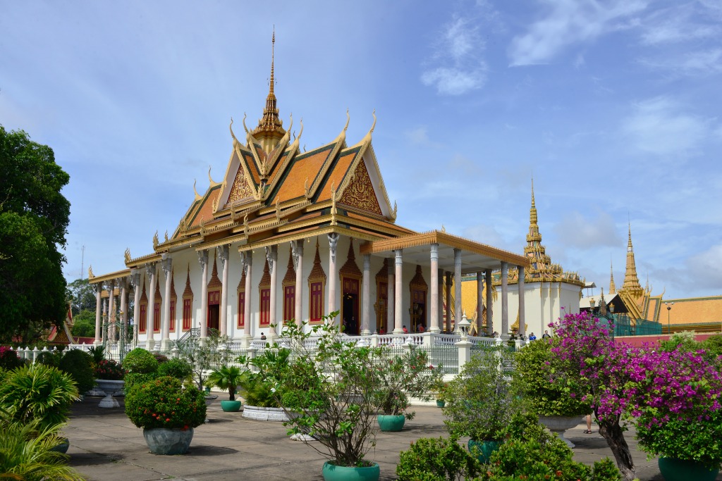 La Pagode d'Argent, Phnom Penh, Cambodge jigsaw puzzle in Châteaux puzzles on TheJigsawPuzzles.com